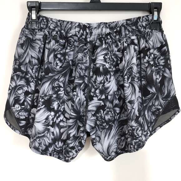 lululemon athletica Hotty Hot Short II 4" Night Garden Floral Ice Grey Black - Picture 5 of 16